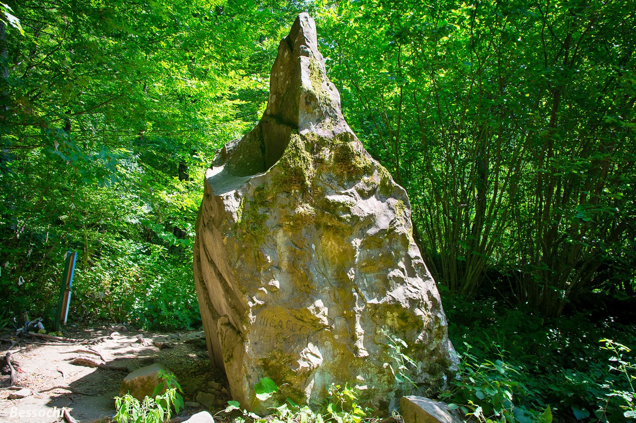 Лунный камень в Лазаревском